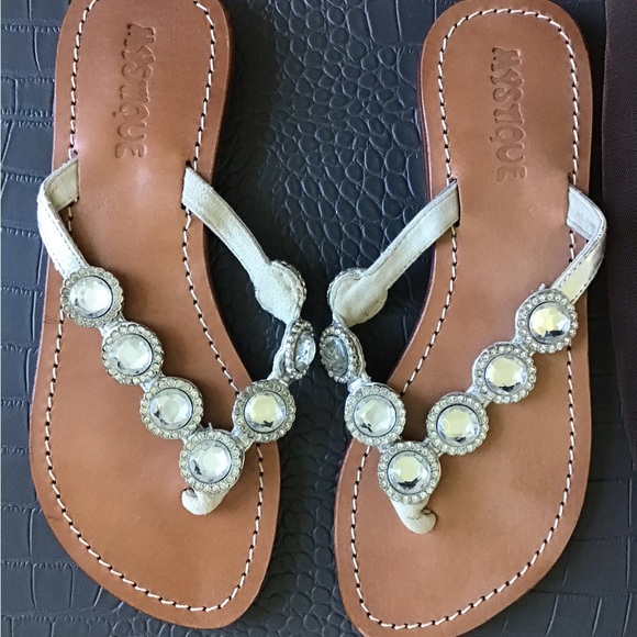 New MYSTIQUE silver and jewels sandals size 6 with dust bag Saks Off Fifth - Picture 3 of 3